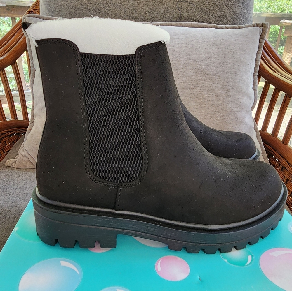 Black Chelsea Boots